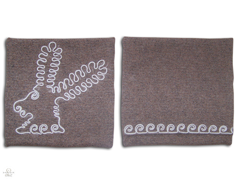 Sophie L / Coussin brodé Sophie L / Bracelet brodé / Tanna