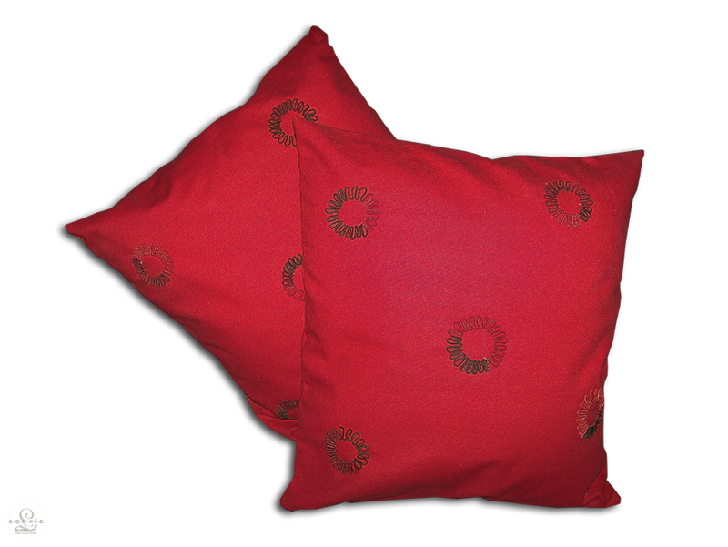 Sophie L / Coussin brodé Sophie L / Bracelet brodé / Tanna