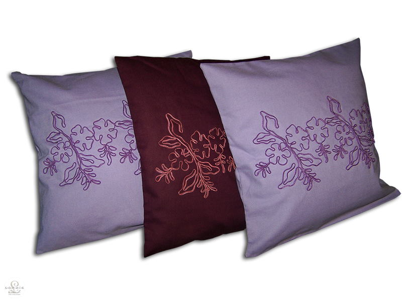 Sophie L / Coussin brodé Sophie L / Bracelet brodé / Tanna