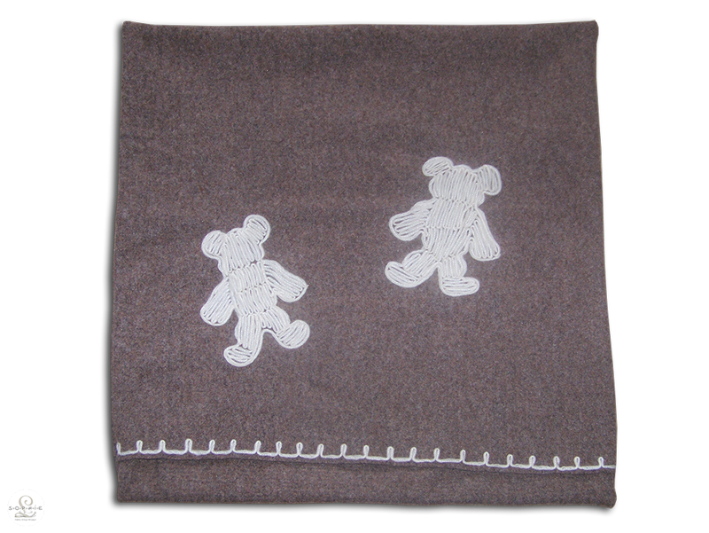 Sophie L / Coussin brodé Sophie L / Bracelet brodé / Tanna