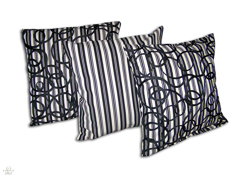 Sophie L / Coussin brodé Sophie L / Bracelet brodé / Tanna